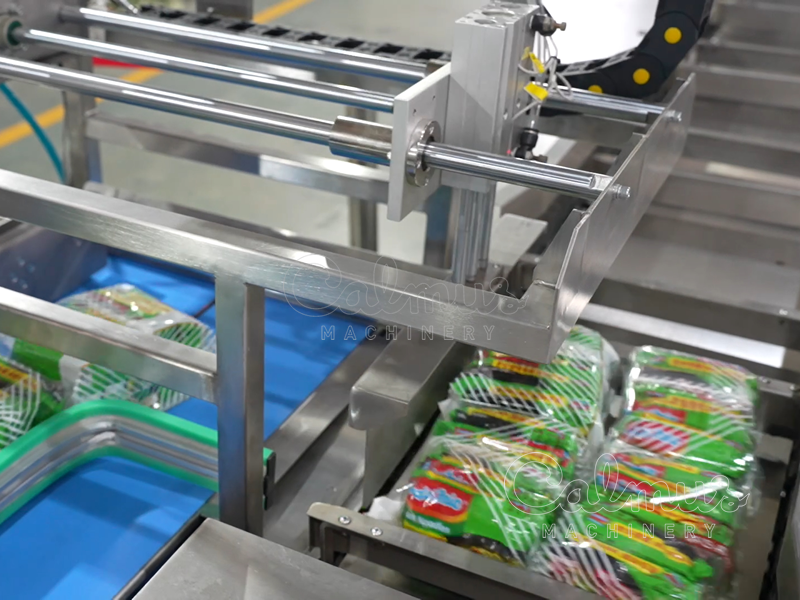 インスタント袋麺包装体のケーサー向け整列