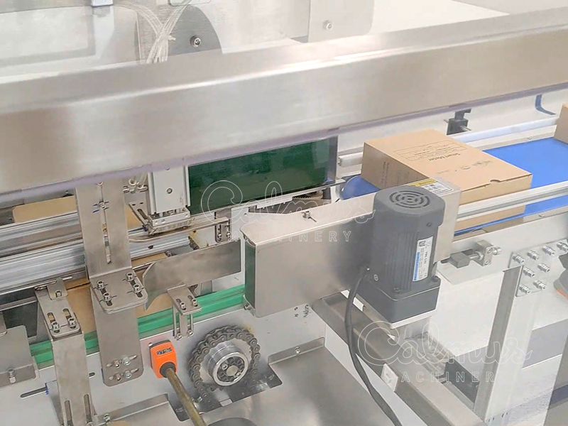 Kartons sluiten - Kartonneermachine voor elektriciteitsmeters