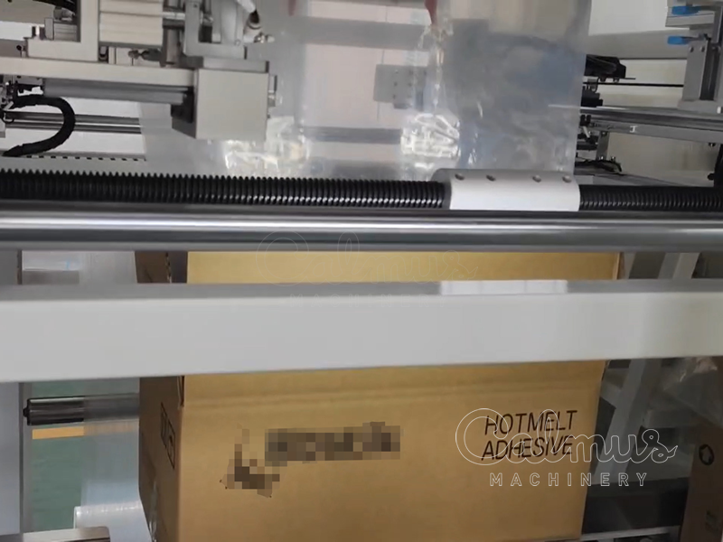 Zakken aanvoeren en maken - Zakkeninlegmachine