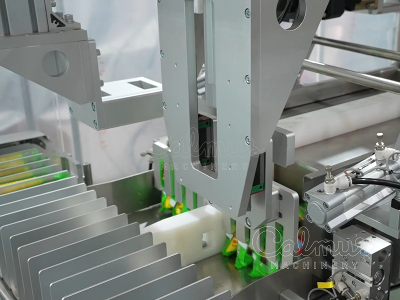 Толкание пачек лапши - Упаковщик в коробки