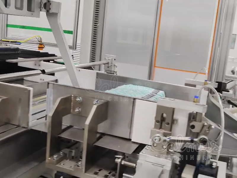 Проталкивание прокладок - Упаковочная машина гигиенических салфеток