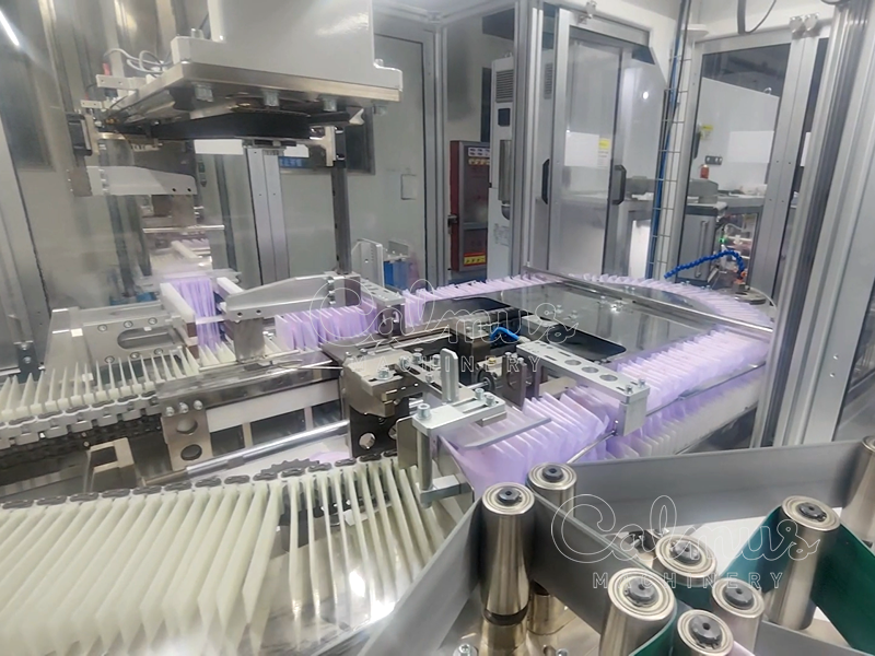 Упаковка прокладок в пакеты - Упаковочная машина